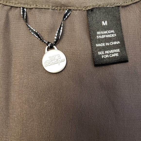 BKE Boutique blouse size M - Picture 5 of 5